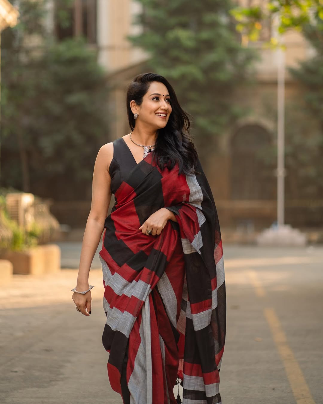 ALAG TUJHSE WALE PREMIUM LINEN COTTON SAREE